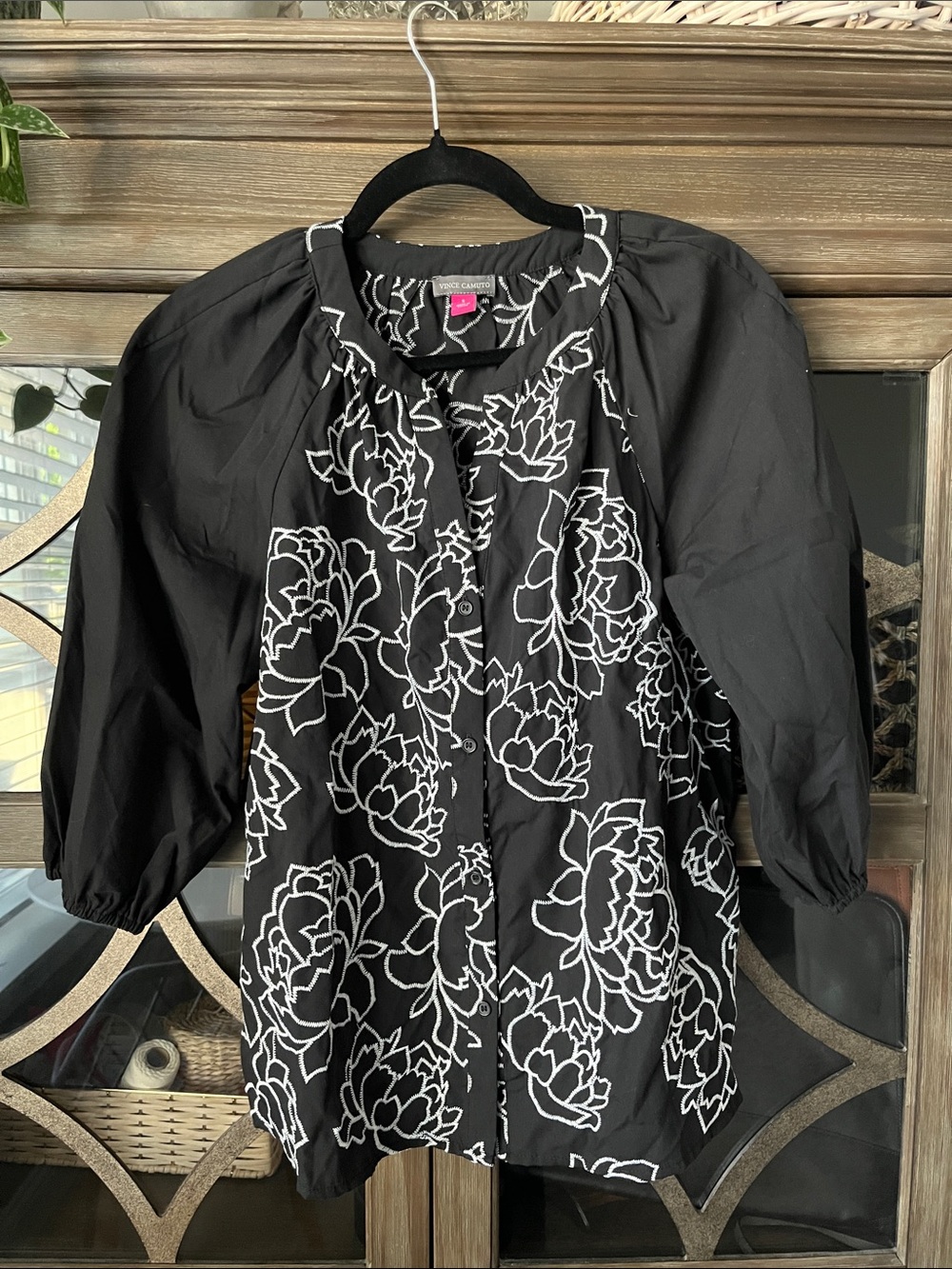 Vince Camuto Black White Embroidered Floral Button-Front Blouse
